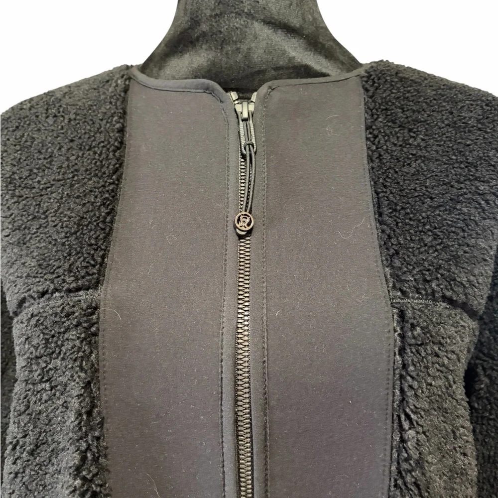 Lululemon Collarless Textured Fleece Full Zipjacket in black,Size 4 - Picture 10 of 11